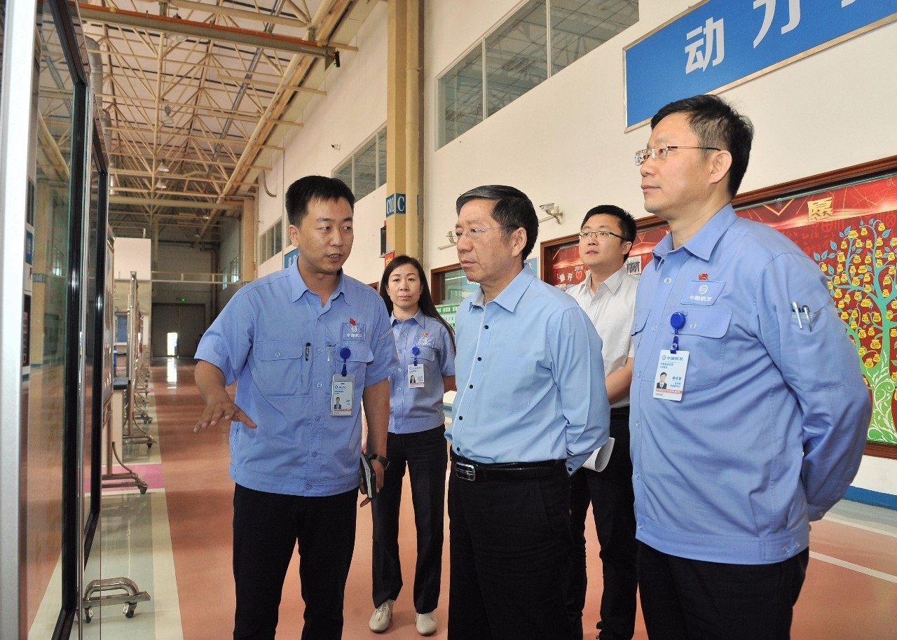 持续改进管理，抓好提质增效和成本工程实施，进一步提高经营管理和质量管理水平，实现管理能力稳步提升；要加强创新引领，在人才培养、氛围营造、意识树立等方面不断改进，有效借助科研院所、国际合作等提高自身创新能力；要与区域内兄弟单位加强协同互动，合力攻关提升相关产品研制水平。